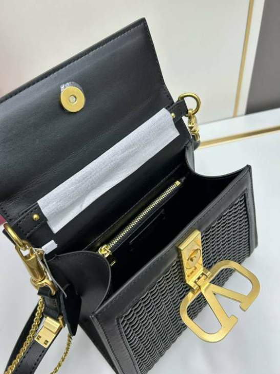 Picture of Valentino Handbags _SKUfw161504107fw
